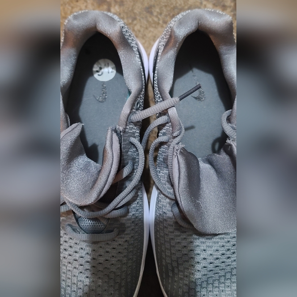 Mens Nike Gray Athletic Sneakers Size 9.5 Tried On Once - Picture 8 of 9